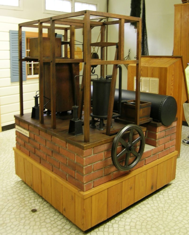 Florida_John_Gorrie_Museum_ce-machine.jpg